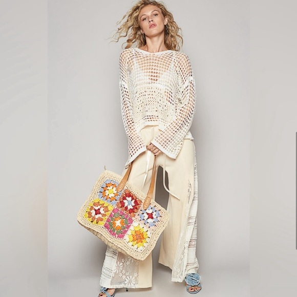 POL GRANNY SQUARE THE BEACH READY CROCHET BEACH TOTE IN SAND IN OLIVE MULTI - Picture 6 of 9